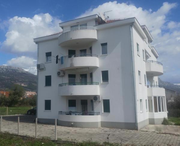 Apartment In Kastel Novi With Balcony, Air Conditioning, W-Lan, Washing Machine 5105-1 Kaštela Exteriör bild